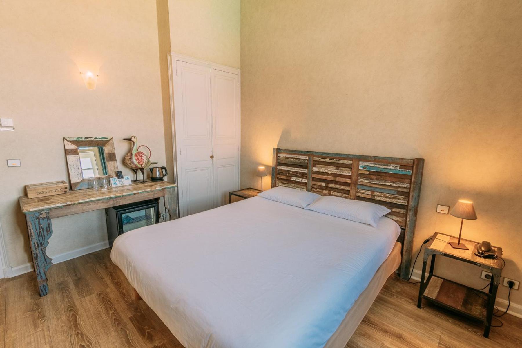 Les Trois Lys Hotel 3*