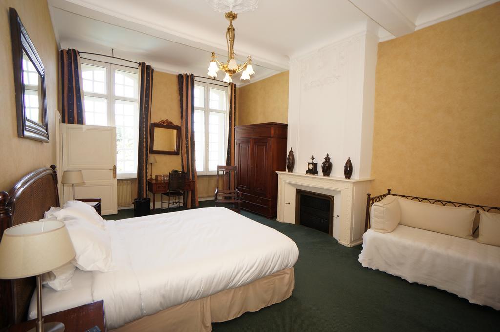 Les Trois Lys Hotel 3*